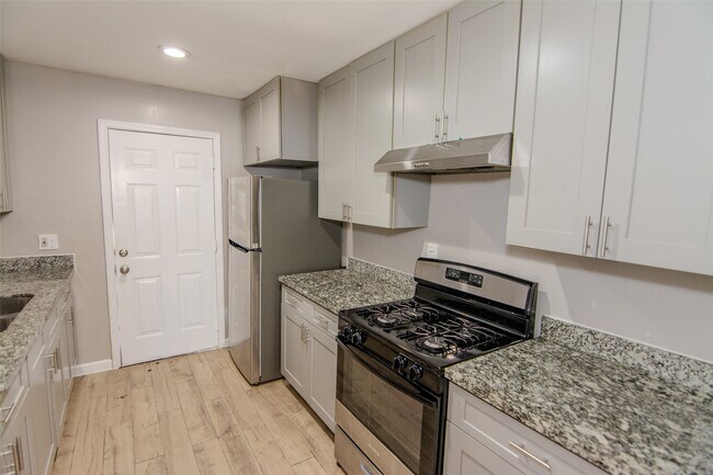 Foto del edificio - 1651 Northwood St