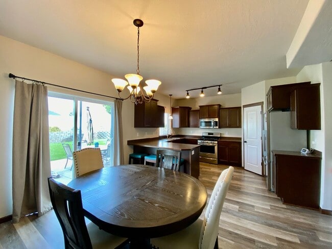 Foto del edificio - Immaculate home in the heart of Strawberry...