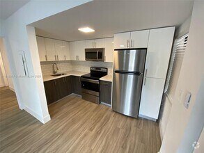 Building Photo - 11310 Peachtree Dr