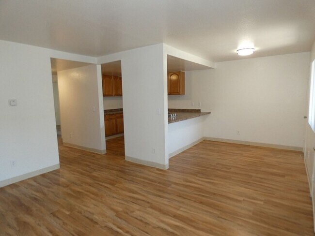 Foto del edificio - 1025 W Boone St