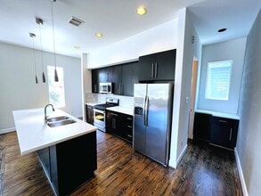 Building Photo - 1524 Blodgett St