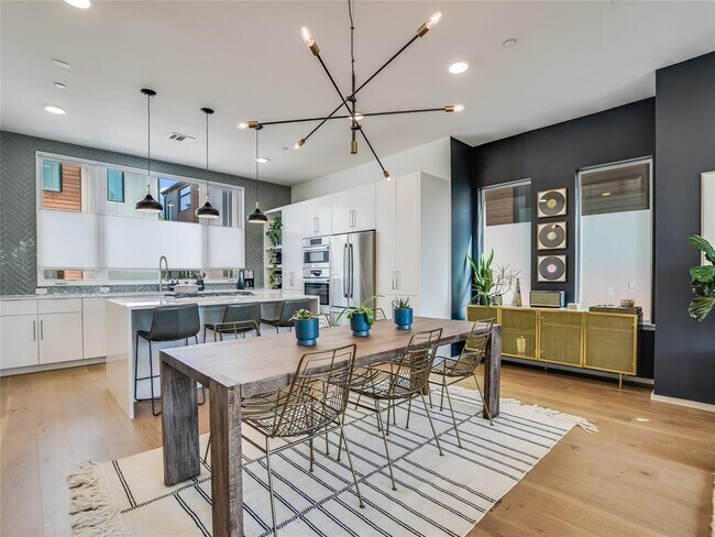 Building Photo - 3100 Menchaca Rd