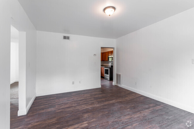 3 Br, 2 Ba - 1,100 SF - Vine Dale Apartments