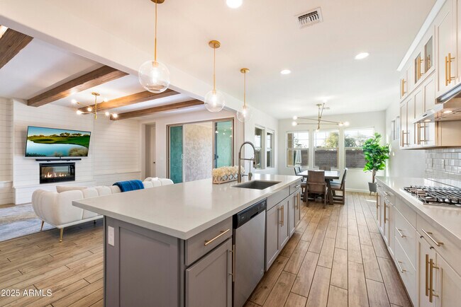 Building Photo - 4050 S Thistle Dr