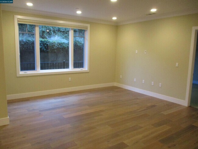 Foto del edificio - 1003 Woodbury Rd