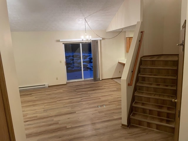 Dinning - 592 Hilltop Ter