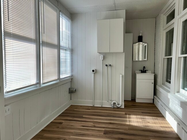 Building Photo - 19 E 3rd St