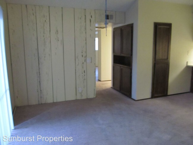 Building Photo - 7421-7423 Willowcreek Dr