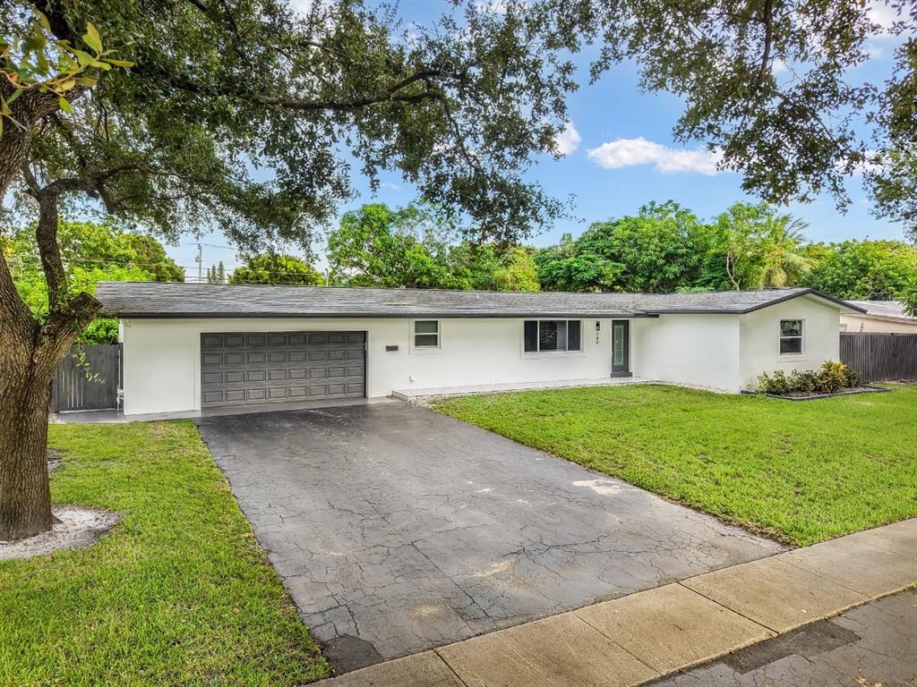 Foto principal - 740 Beachwood Ln