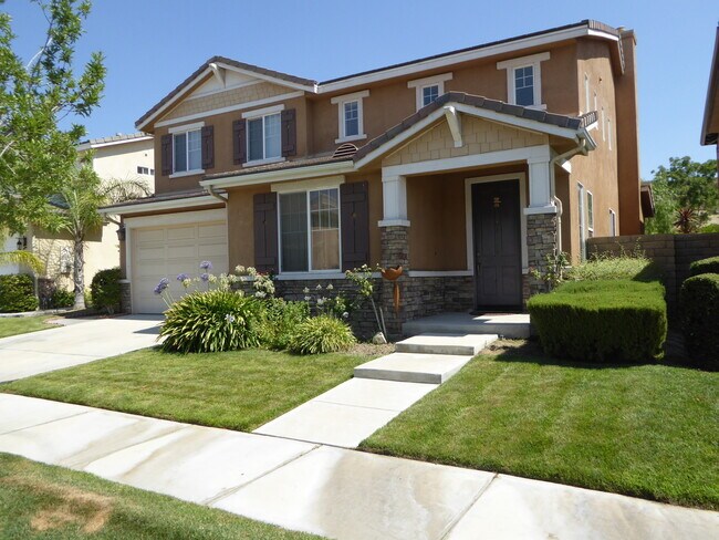 Foto del edificio - COMING SOON! 4 Bedroom Home in the Canyon Gate Community in Newhall!