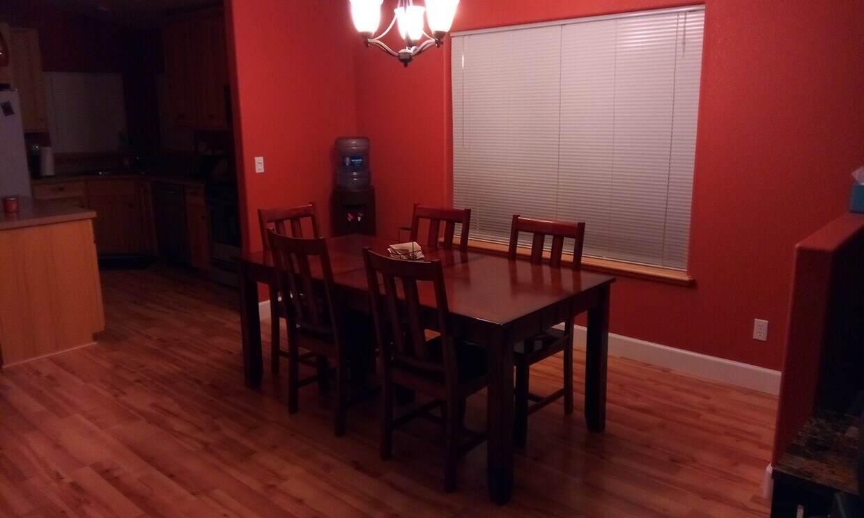 Building Photo - 725 Washo Ln