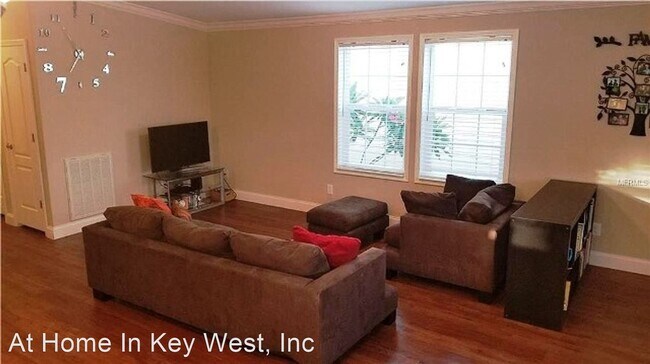 Building Photo - 3 br, 2 bath House - 400 Avenue B
