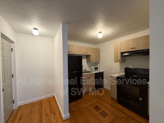 Building Photo - 3342 E Linwood St