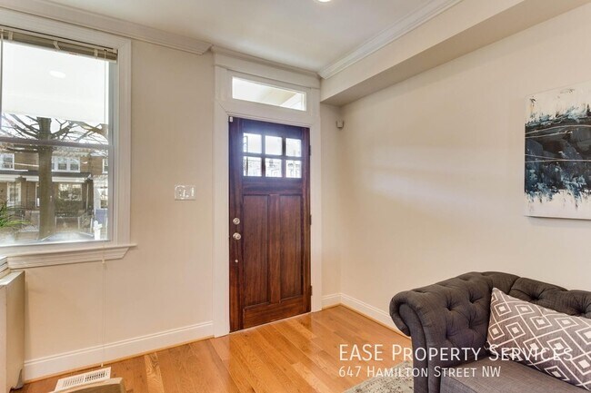 Building Photo - 647 Hamilton St NW