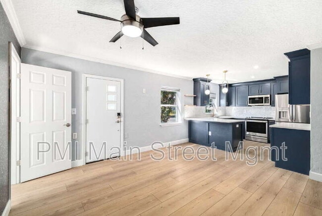 Building Photo - 707 Depugh St