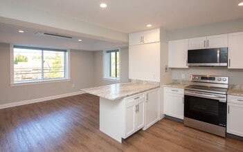 Interior Photo - 925 at North