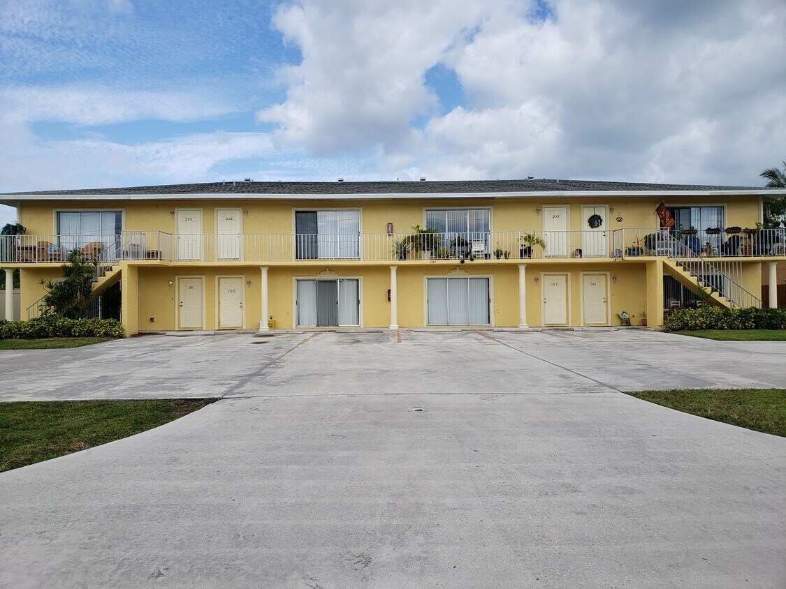 1340 Carlton Ct Unit 102, Fort Pierce, FL 34949 Condo for Rent in