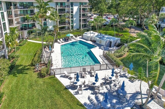 Building Photo - 900 River Reach Dr