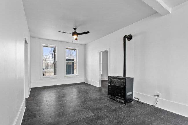 Building Photo - 416 10th Ave