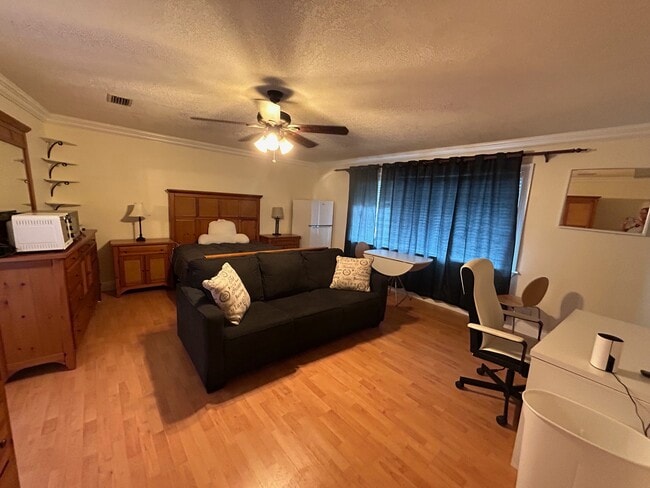 Large master room nicely furnished - 630 NW 7th Ave