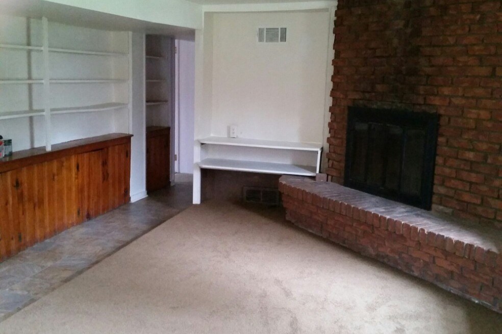 Primary Photo - 19 Roselawn Rd