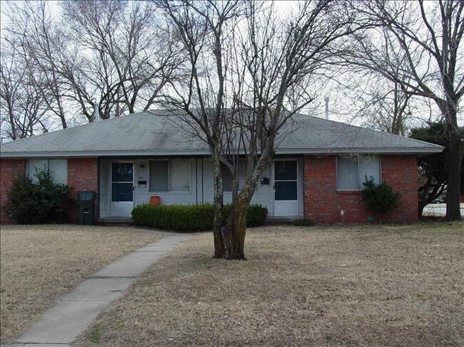 Building Photo - 2024 Cherokee Ln