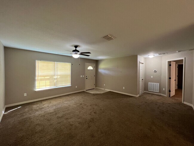 Building Photo - Charming 3 Bedroom 2 Bathroom Home in Ocala!!