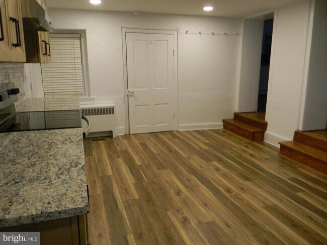 Foto del edificio - 863 Lombard Rd