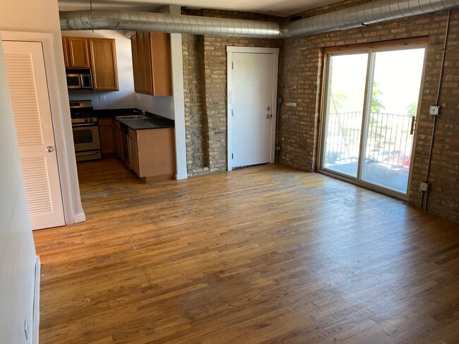 Building Photo - 1223 W Greenleaf Ave