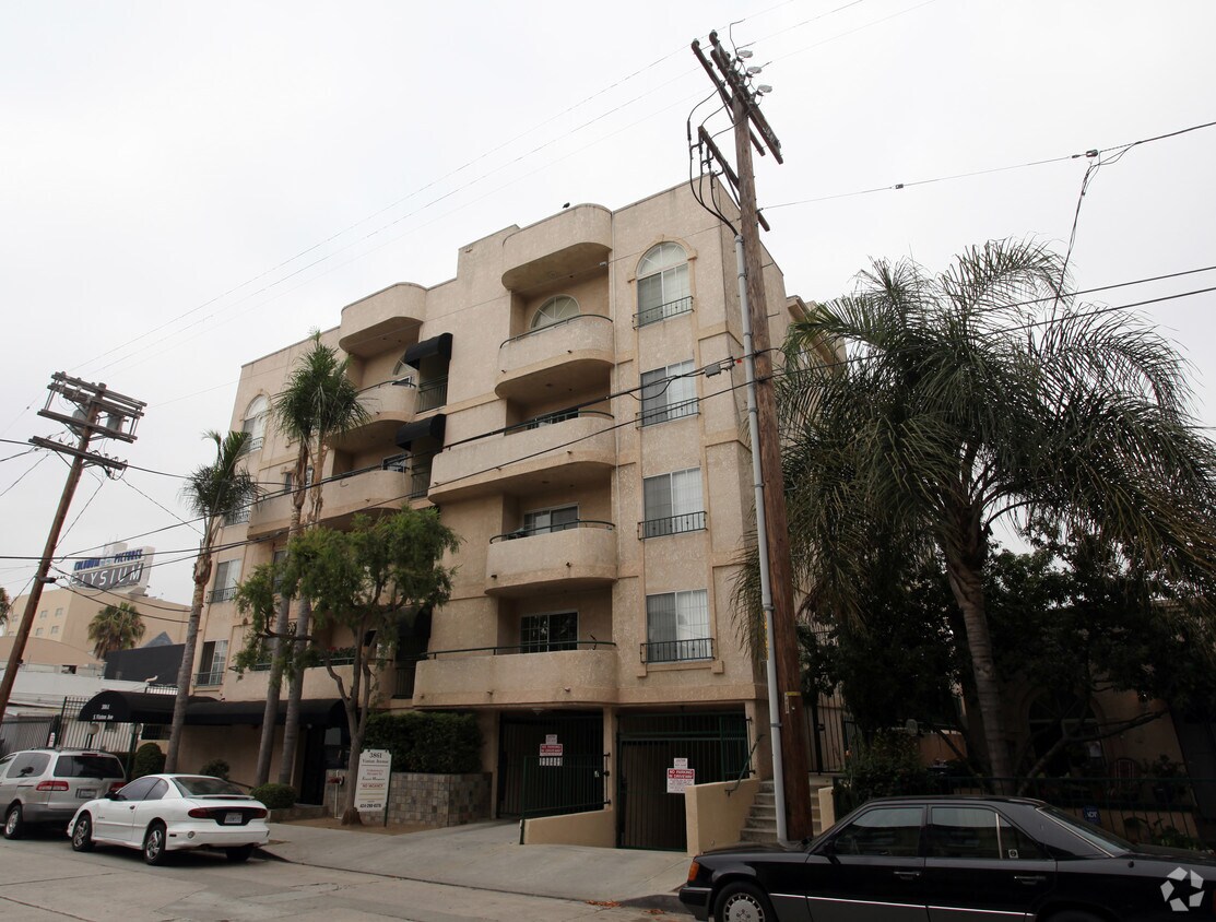Building Photo - Vinton Towers