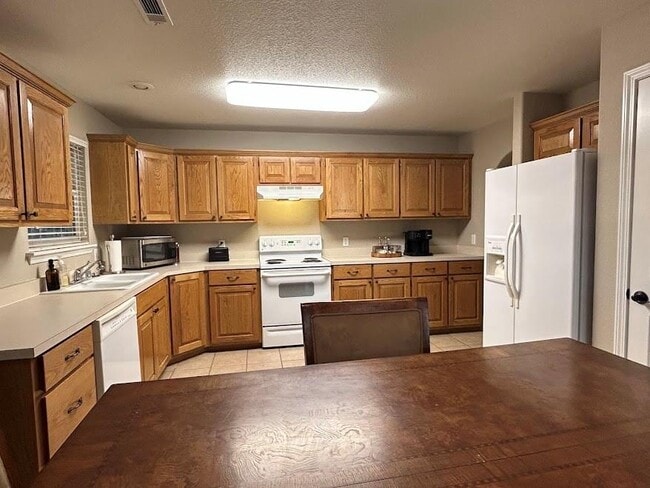 Building Photo - 2409 S Brandi Dr