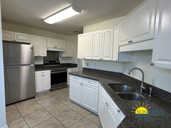 Foto del edificio - Charming 3-Bedroom Home in Gulf Breeze – Prime Location!