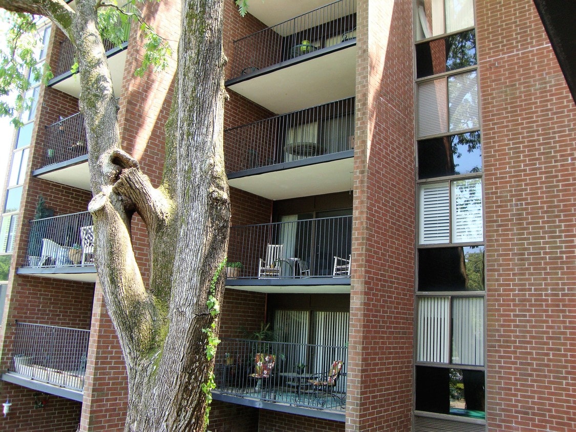 1100 Clarendon St, Fayetteville, NC 28305 Condo for Rent in