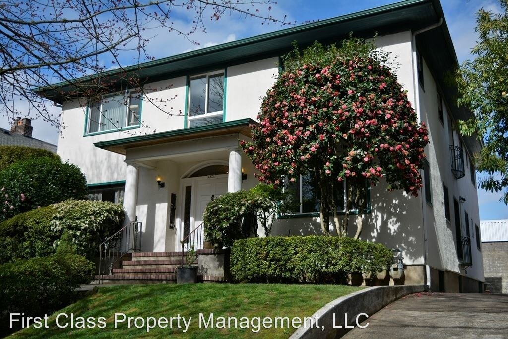 Foto principal - 2321 NE Weidler St