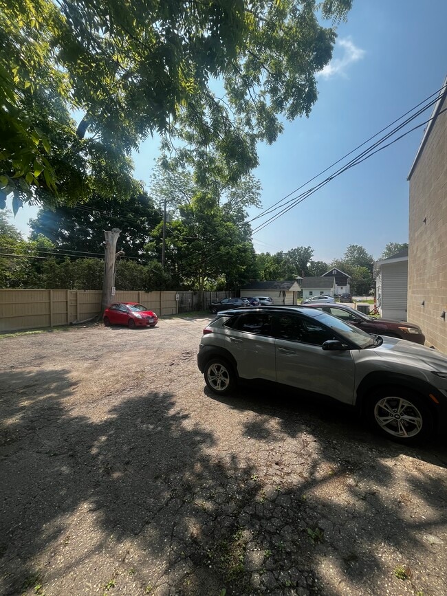 Building Photo - 1313 S State St