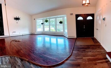 Building Photo - 536 Cardinal Dr