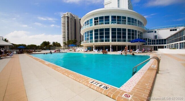 Building Photo - 5445 Collins Ave