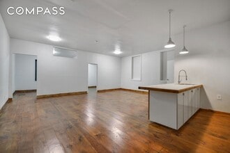 Building Photo - 329 Broome St