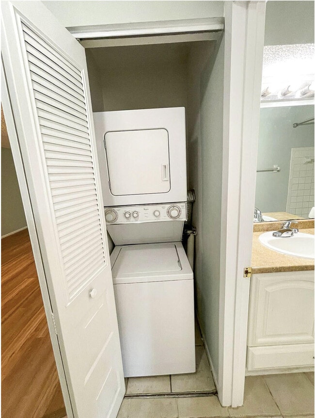 Building Photo - 6010 Indrio Rd