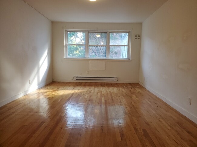 Building Photo - 590 Bergen Ave
