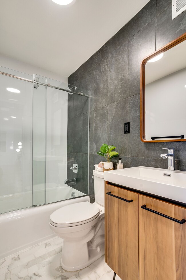 Modern sleek bathrooms - Colony House Apartments