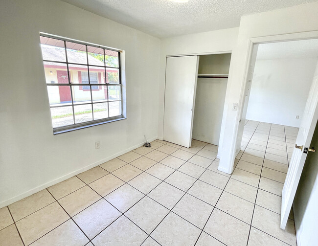 Building Photo - 2113 W Cypress St