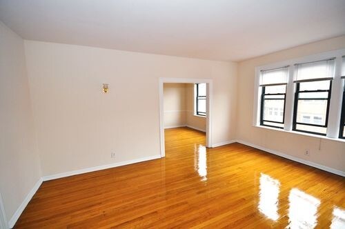 Building Photo - 632 W Addison St