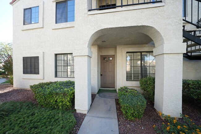 Foto del edificio - SHOWINGS AVAILABLE NOW