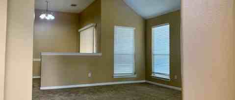 Building Photo - 1800 Arbor Glen