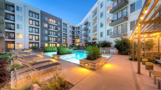 Building Photo - 110 W CityLine Dr