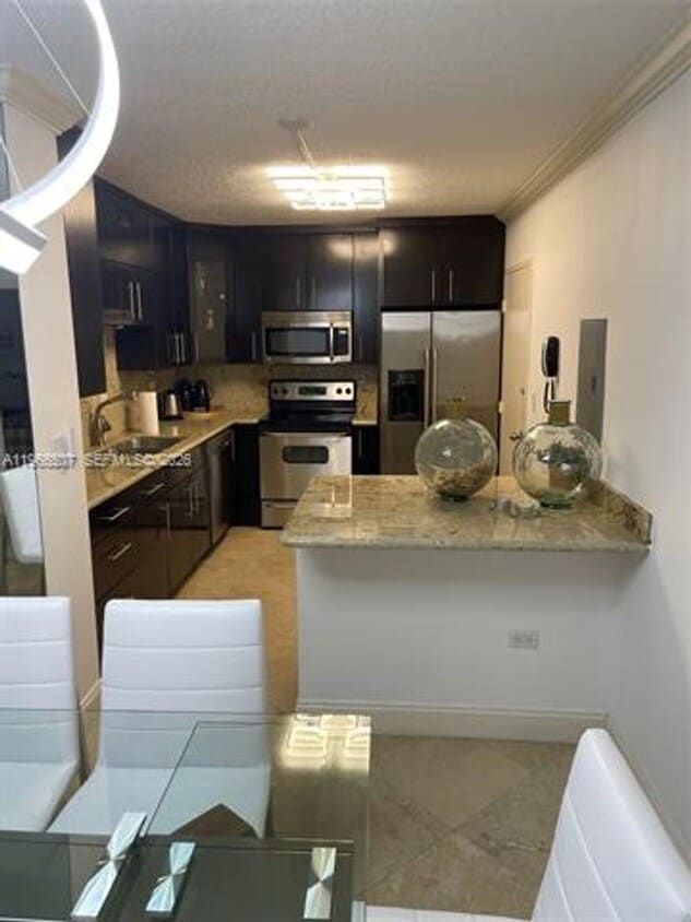 Photo - 5555 Collins Ave appt 7Z (A11966507)