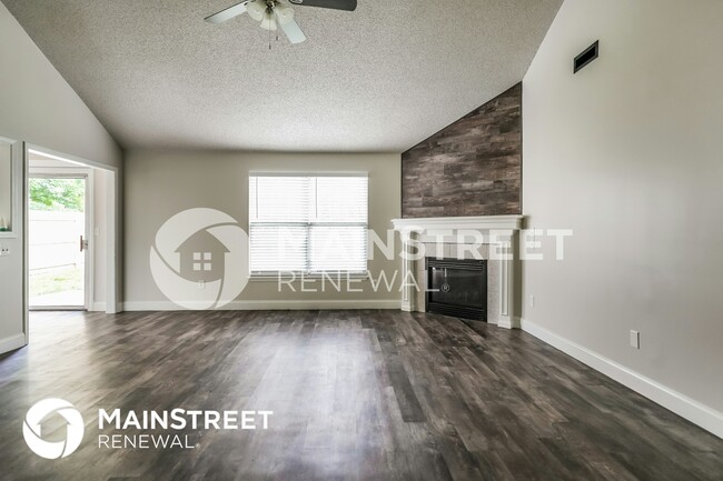Building Photo - 820 SW Meadowood Dr