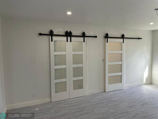Building Photo - 810 Renmar Dr