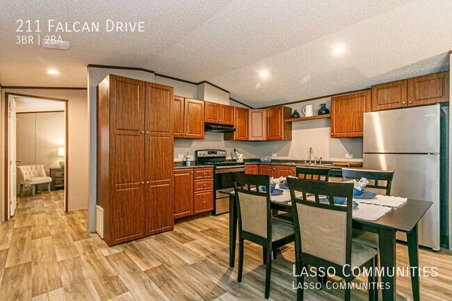 Building Photo - Nearly New modern 3 bed/2 bath          $1299